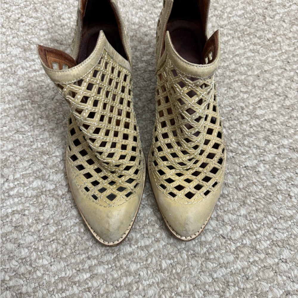 Jeffrey Campbell Taggart Taupe Cut Out Pointed Toe Western Booties size 8 - Picture 2 of 10